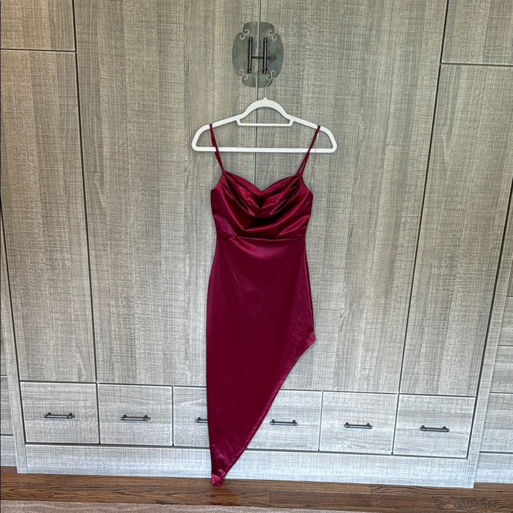 Windsor Burgundy‎ Asymmetrical Dress